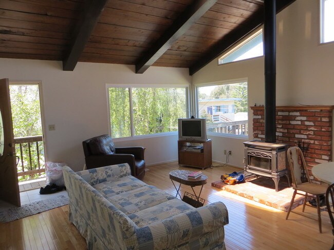 Building Photo - Beautiful Los Osos Home