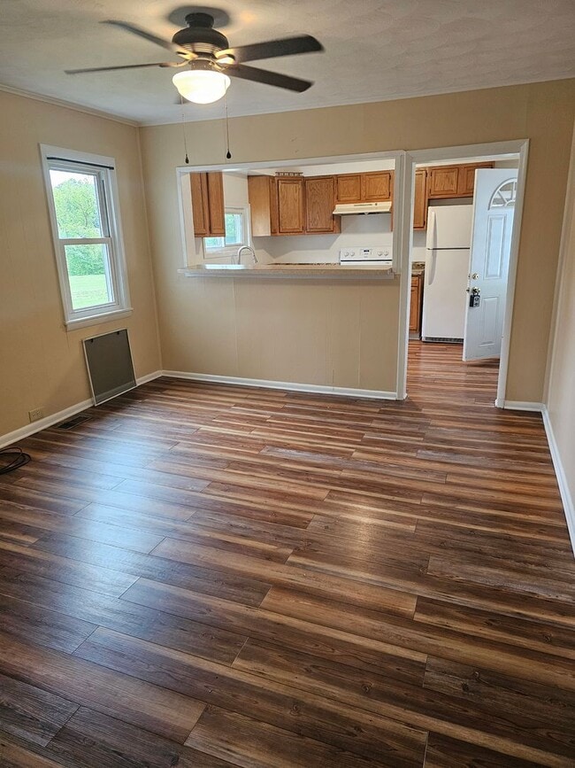 Building Photo - 2BR Remodeled House Hollidaysburg
