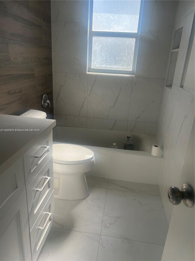 Foto del edificio - 722 NE 8th St