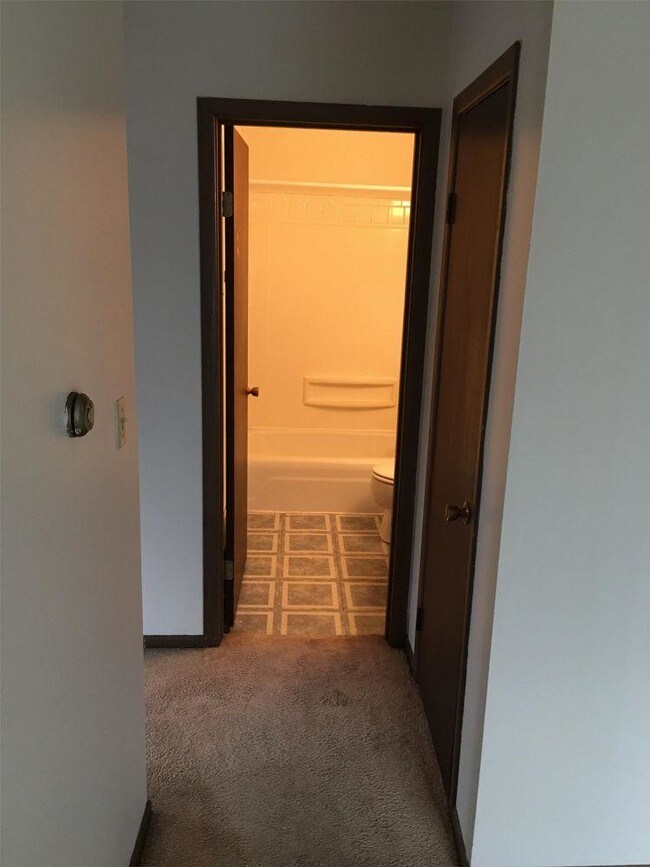 Building Photo - 2 bedroom in Oakfield WI 53065