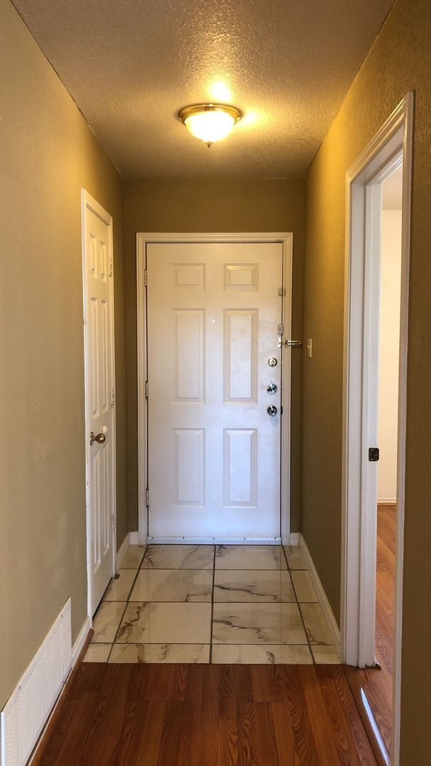 Building Photo - RENT SPECIAL & PRICE REDUCTION - AVAILABLE...