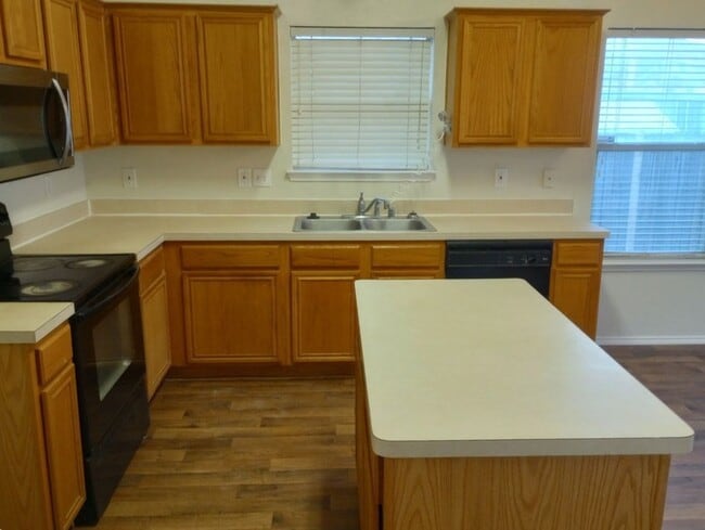 Building Photo - 5517 Timber Ridge Ct