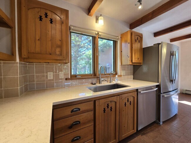 Foto del edificio - 133 Valley Dr