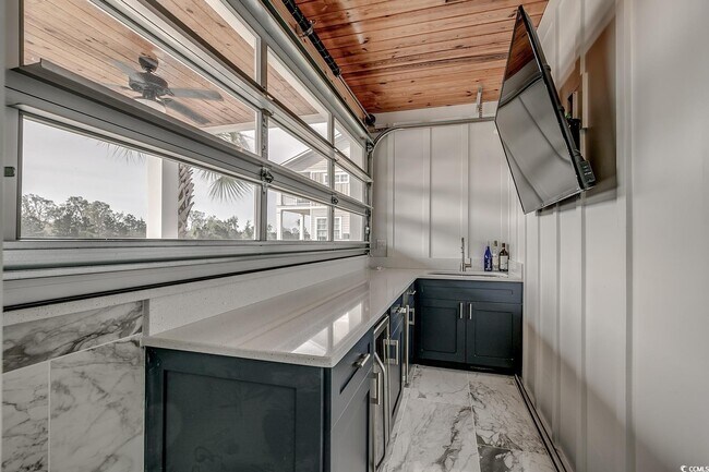 Building Photo - 455 Harbour View Dr