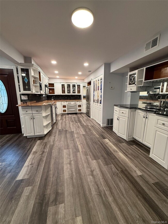 Building Photo - 253 Feller Dr