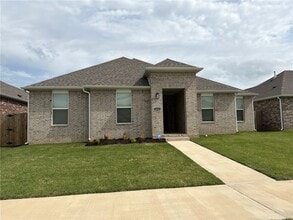 Building Photo - 4804 W Sturgeon St