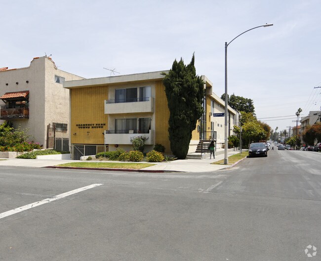 Gramercy Park Townhouse Apartments Los Angeles, CA
