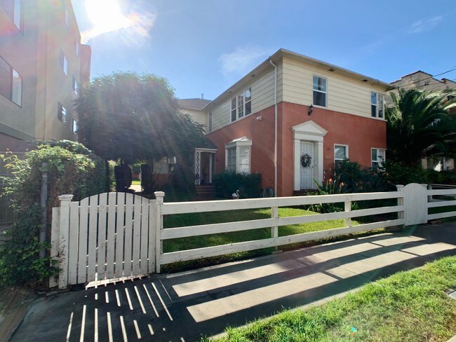 Foto del edificio - 2124 E Bermuda St