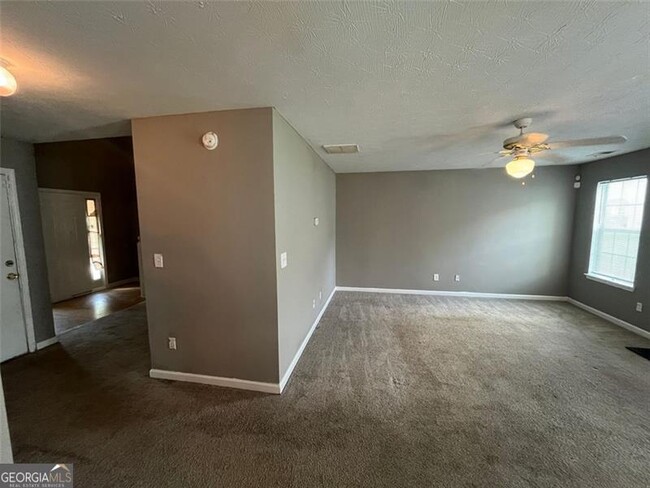 Foto del edificio - 5852 Three Lakes Dr