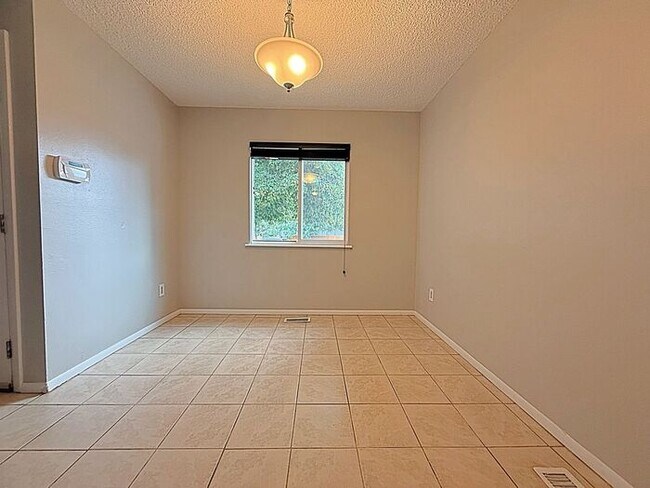 Foto del edificio - 3 bedroom ranch home nestled in a cul-de-sac!