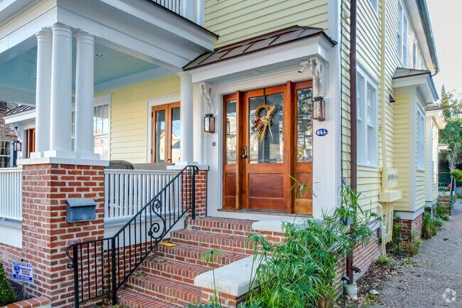 Foto del edificio - 64 Lenwood Blvd