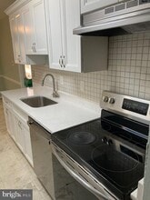 Building Photo - 35 Midline Ct