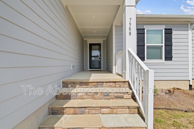 Foto del edificio - 7508 Frasier Fir Pl