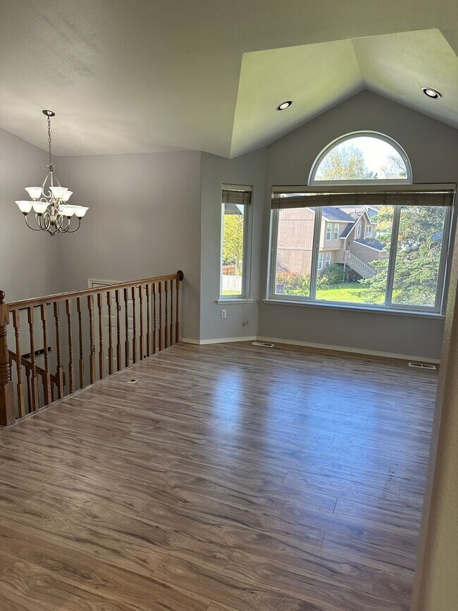Foto del edificio - Eagle River - 4 Bedroom/3 Bath/2 Car Garage