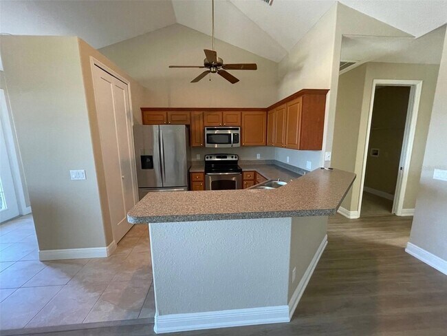 Foto del edificio - 10365 Pendleton Ave