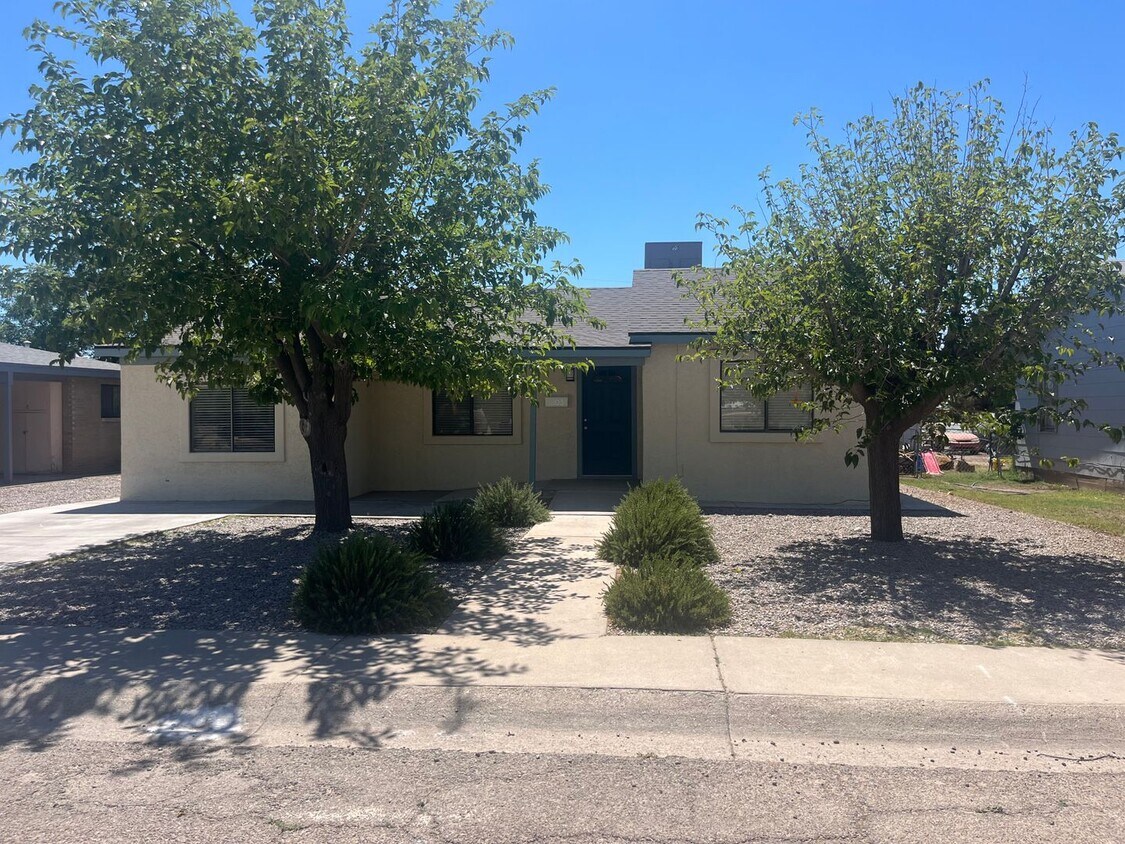 Primary Photo - Cozy 2 Bdrm/1 Bath Home