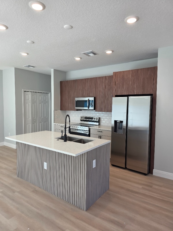 Foto del edificio - 22561 Alcorn Ave