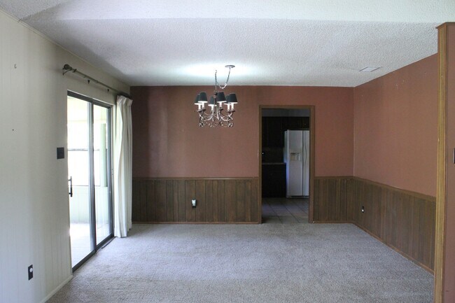 Building Photo - Home on Loneman Creek with large Shop!