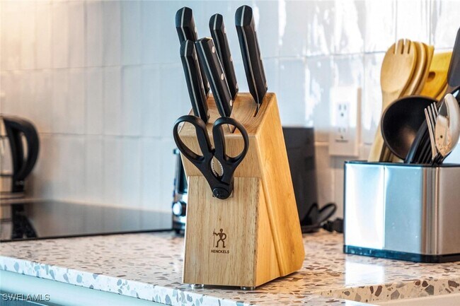 Building Photo - 159 NE 6th St