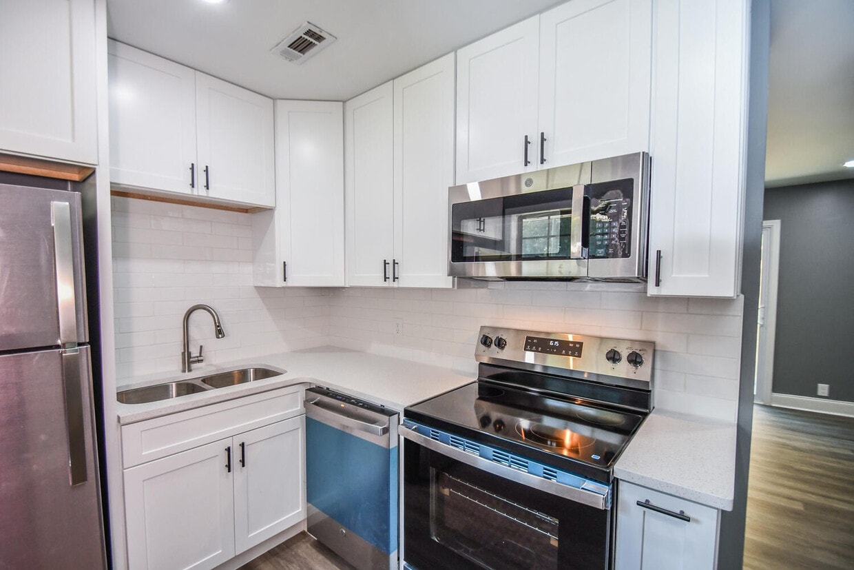Building Photo - 1502 Waverly Way