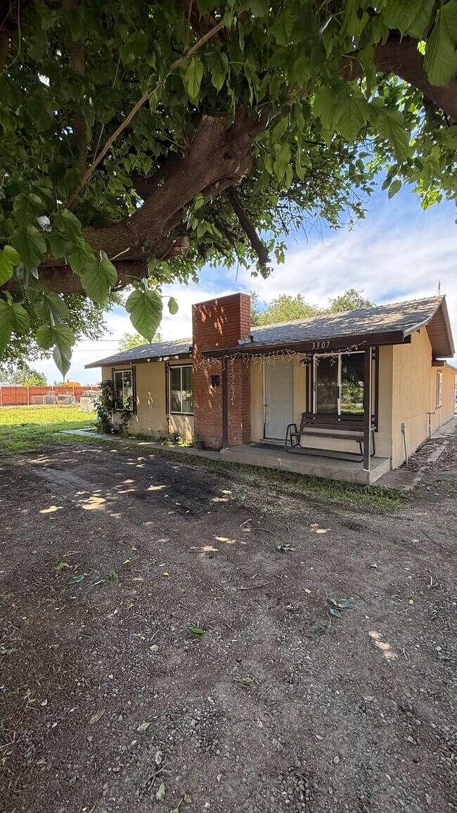Foto del edificio - 3307 Minniear Ave