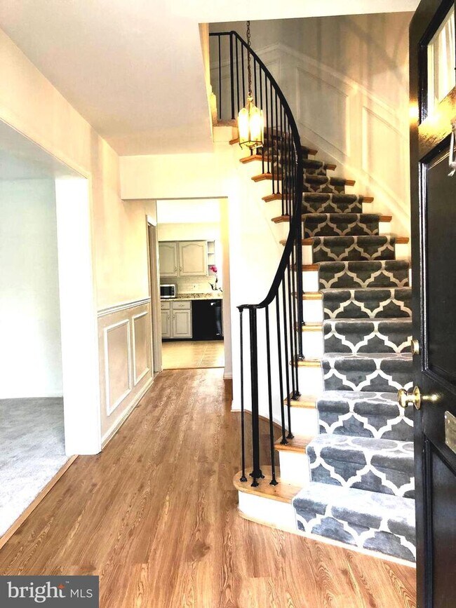 Foto del edificio - 8447 Lakinhurst Ln