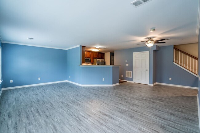 Foto del edificio - Bright And Spacious 3 Bed 2.5 Bath End-Uni...