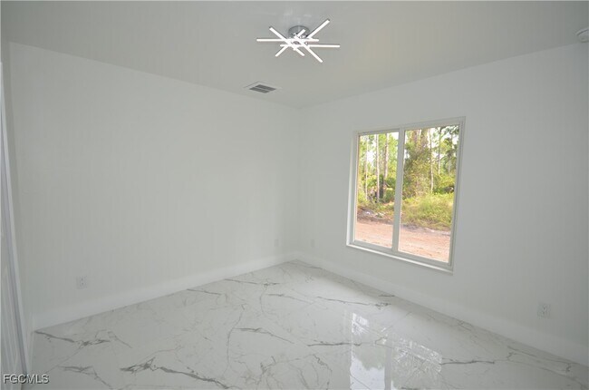 Foto del edificio - 1132 Edelweiss St E