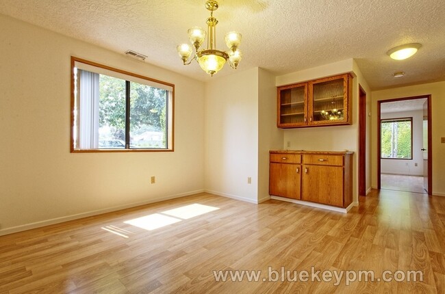 Foto del edificio - 2 Bed, 2 Bath Townhouse in Felida/Salmon C...