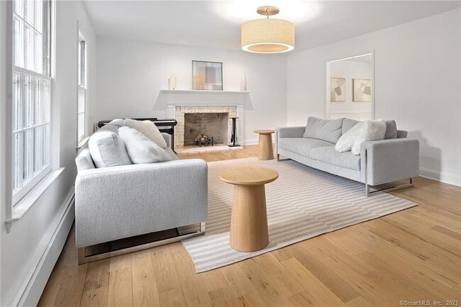 Foto del edificio - 33 Riverfield Dr