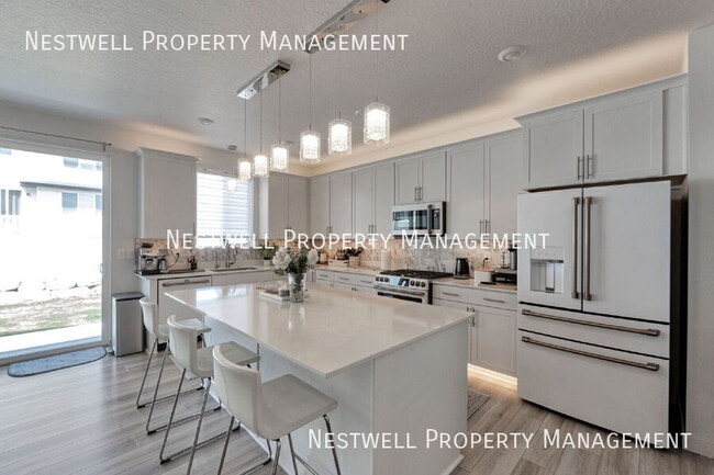 Building Photo - 2561 N Geranium Dr