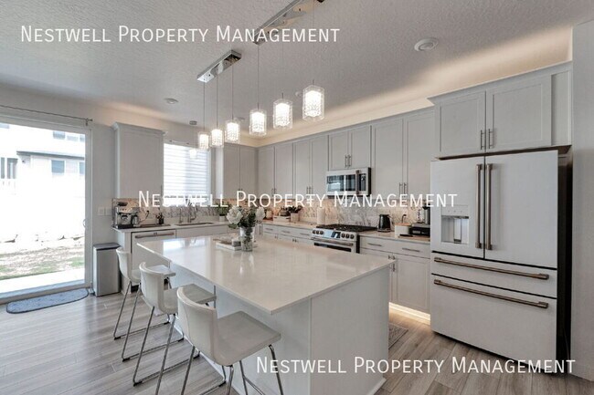 Foto del edificio - 2561 N Geranium Dr