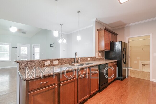 Foto del edificio - 8513 Loxton Cir