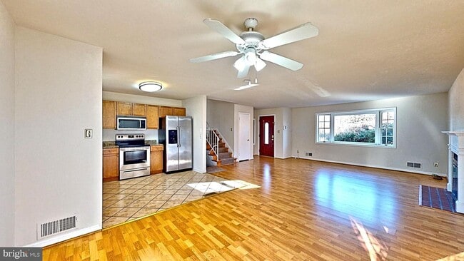 Building Photo - 1327 Mayflower Dr