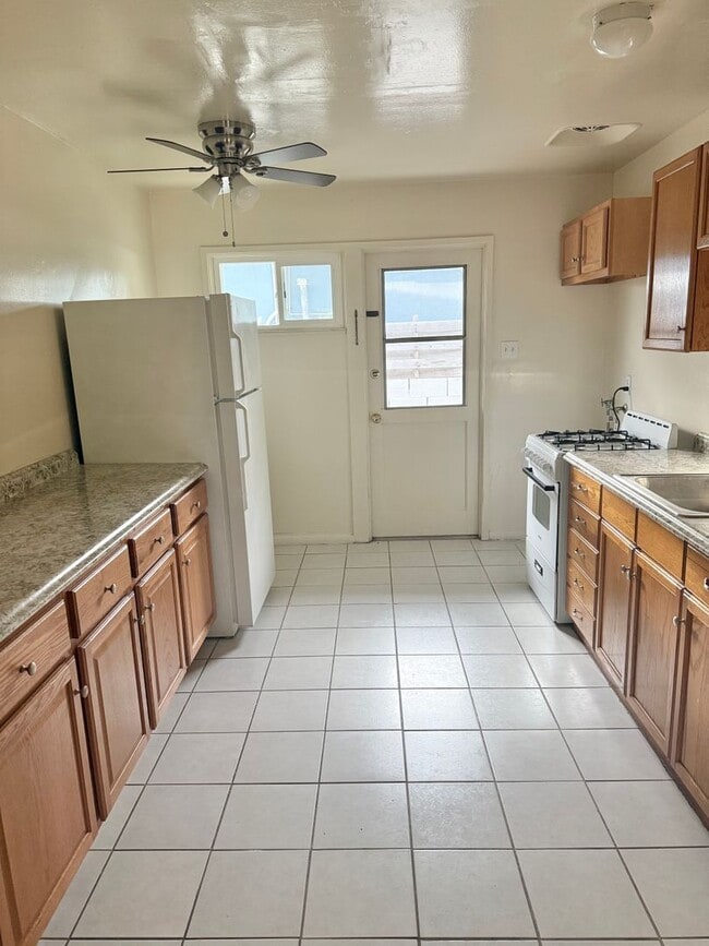 Building Photo - CLAIREMONT DRIVE