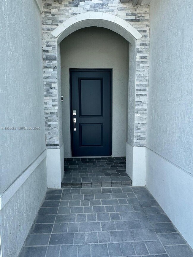 Building Photo - 16124 SW 148th Pl