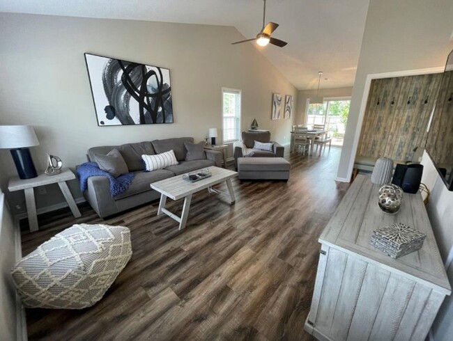 Building Photo - FURNISHED MONTHLY RENTAL-AVAILABLE MAY-JUN...