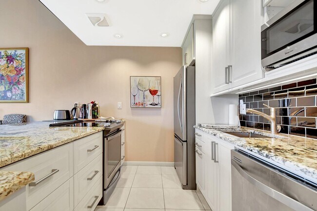 Foto del edificio - 755 Dotterel Rd