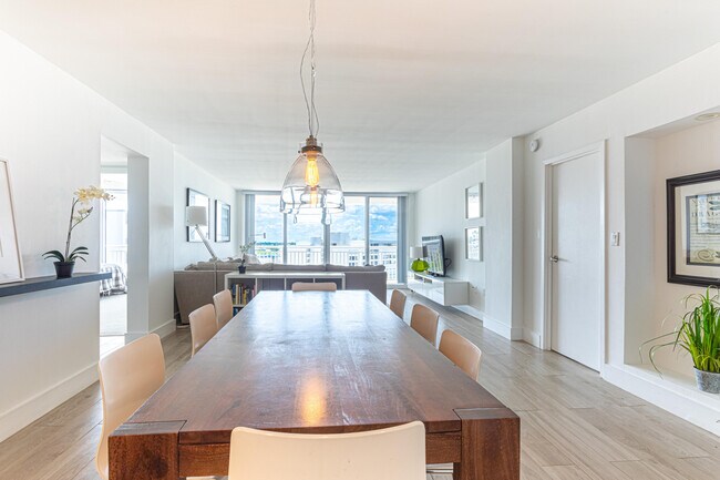 Foto del edificio - 3546 S Ocean Blvd