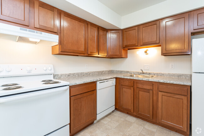 2 BR, 2 BA - 920 SF - Whitehall Apartments