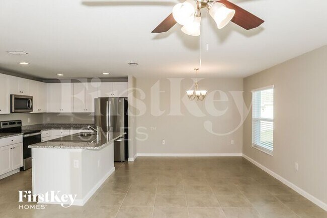Building Photo - 470 Earhart Dr