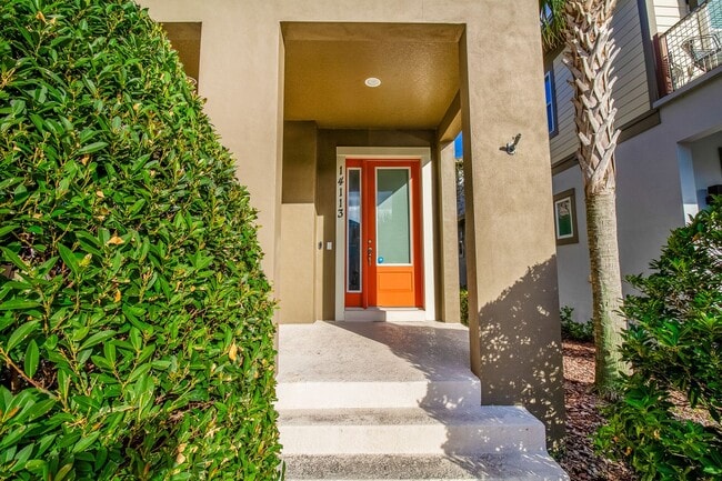 Building Photo - Gorgeous 3 bed/ 2.5 bath Townhome at Laure...