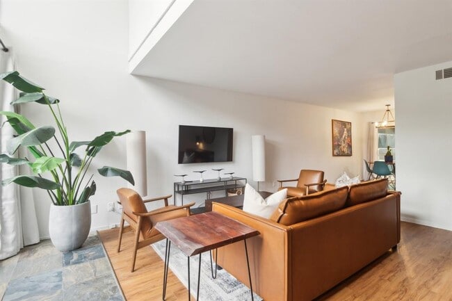 Foto del edificio - 1501 Rockdale Cir