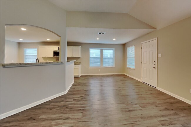 Foto del edificio - 8831 Aberdeen Oaks Dr