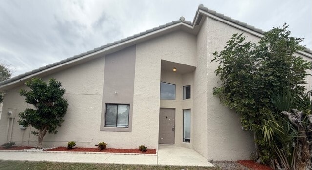 Foto del edificio - 5865 Strawberry Lakes Cir