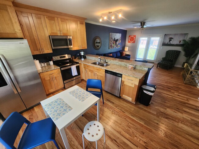 Building Photo - 453 Windsor St SW