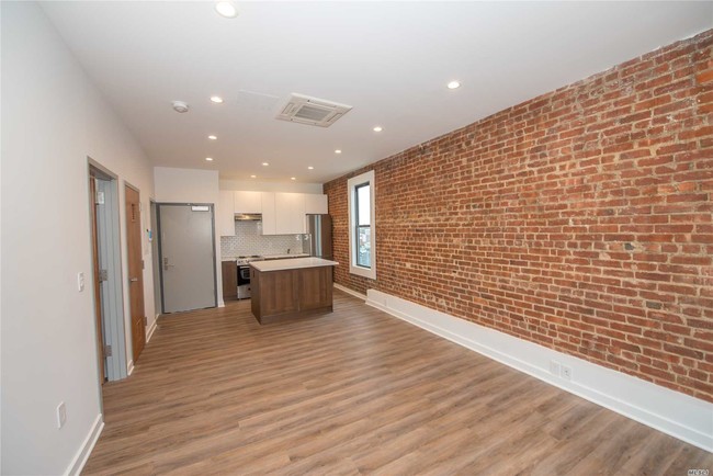 Building Photo - 135 Deer Park Ave