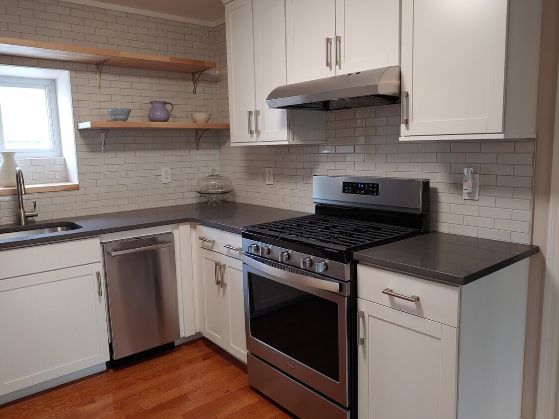 Kitchen Corner - 79 Broadway