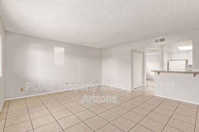 Building Photo - 700 W University Dr