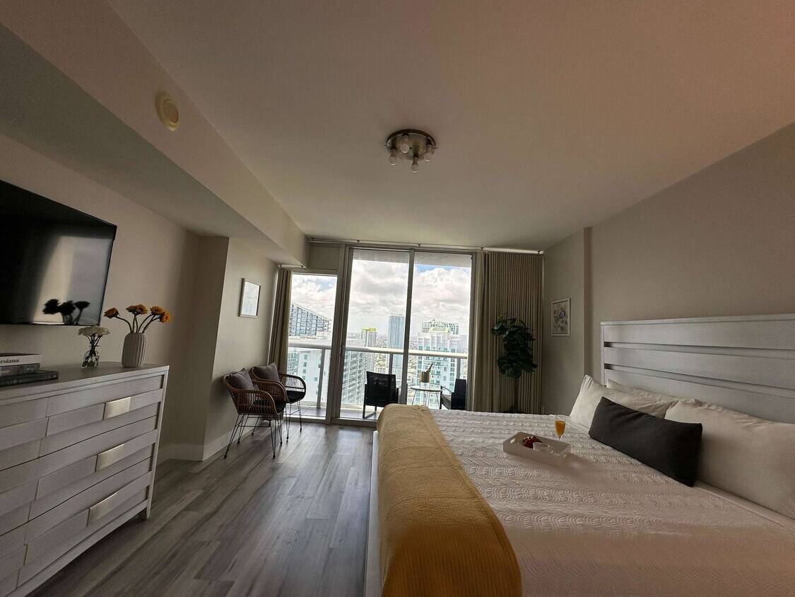 Primary Photo - 485 Brickell Ave